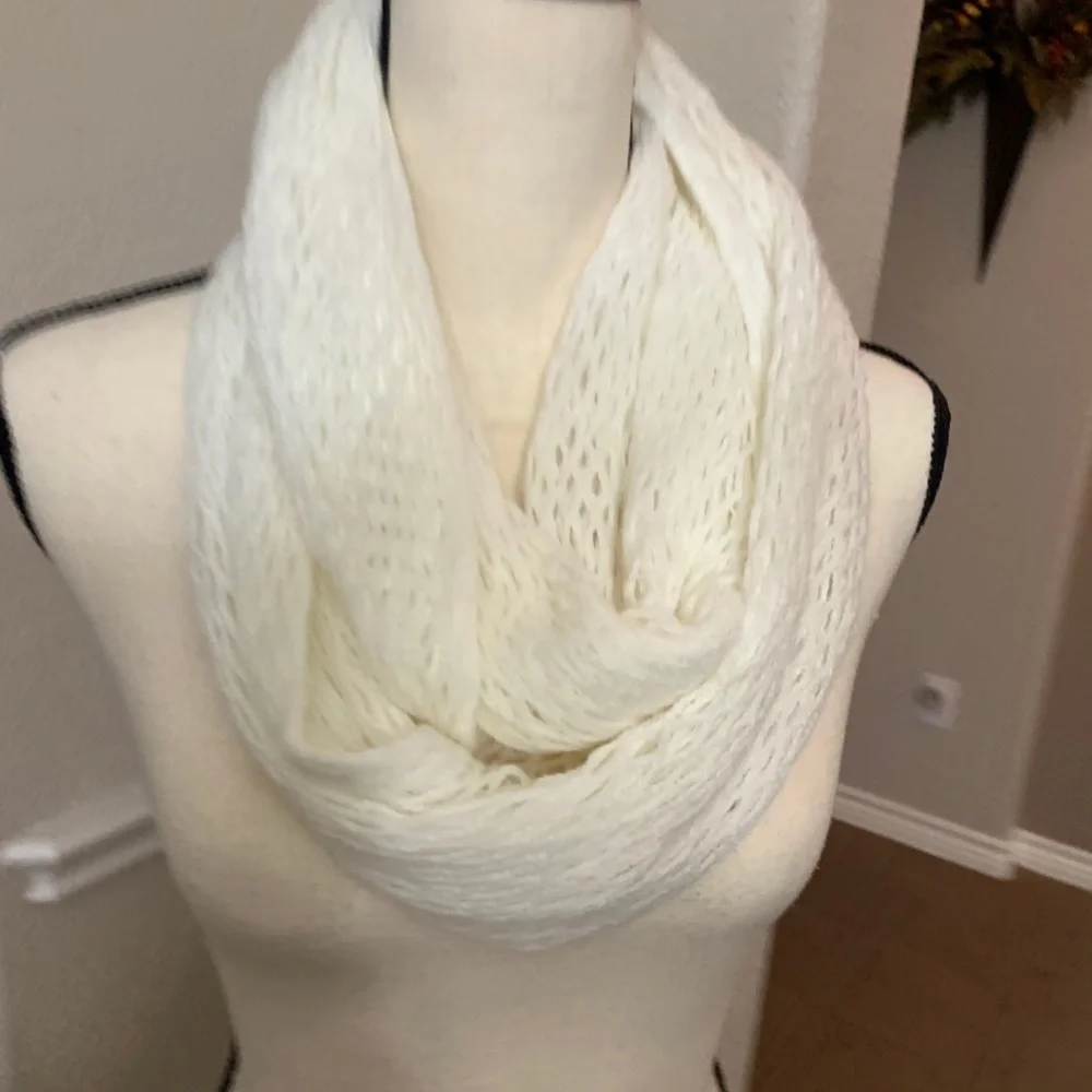 Off white knitted infinity scarf